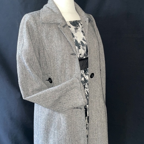 Classic black and grey coat. Missing one button - Picture 7 of 8